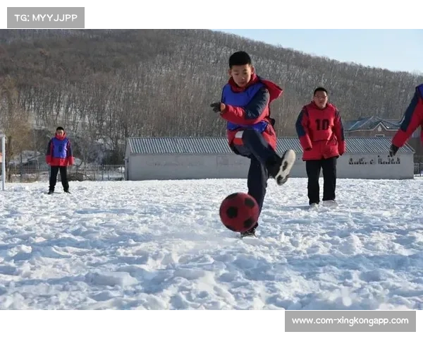 全疆雪地足球邀请赛，200名运动员参与28场角逐